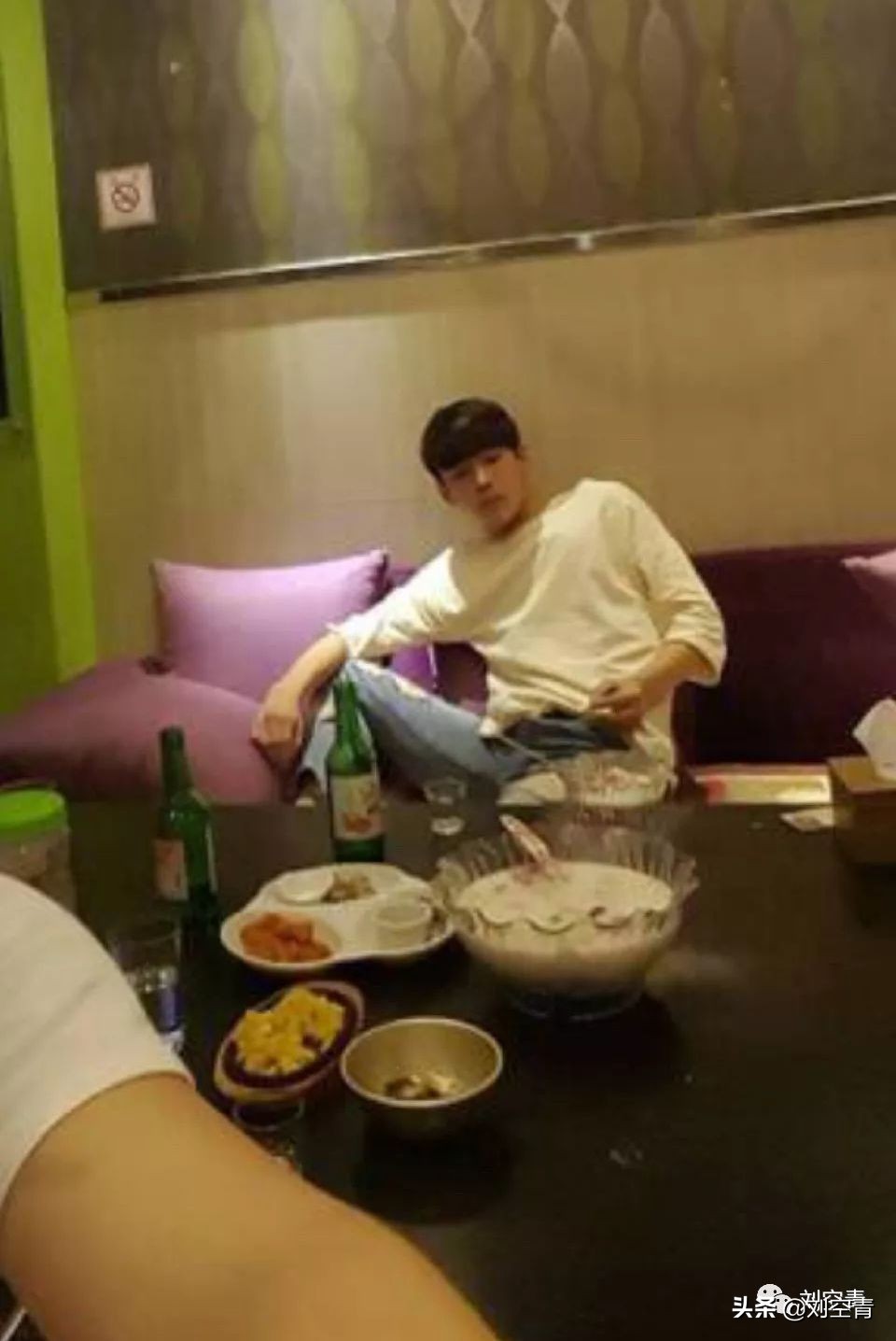 持刀抢劫学生,学生持刀抢劫男生寝室案