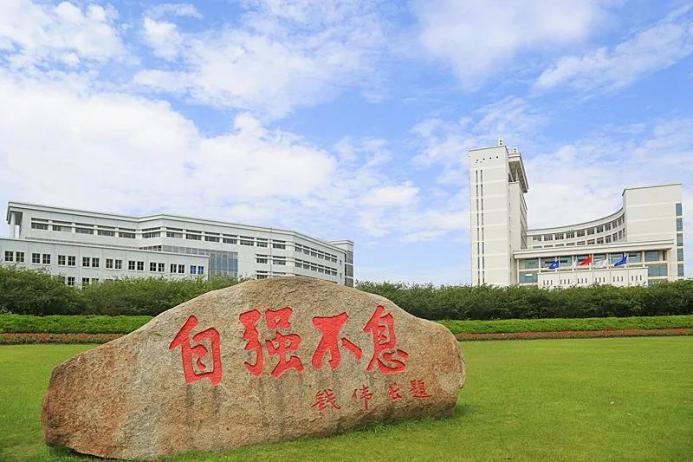 中国*产党共**创办的第一所高等学府，以城市名字命名，孙中山、毛*东泽**直接关怀！