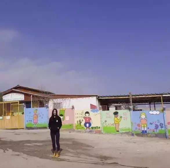 智利贫民窟第一位中国义工，她用绘画治愈流浪汉和罪犯，人美心善
