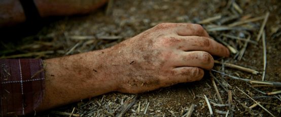 导演拒绝删减任何镜头!片长3小时,生生扯下了理想主义的遮羞布