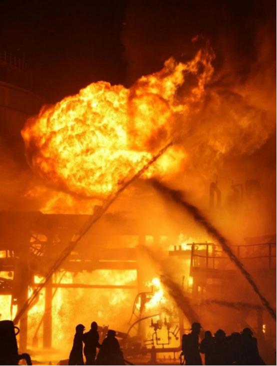 上海金山区厂房火灾导致8人遇难,上海一厂房火灾8人遇难含2名消防