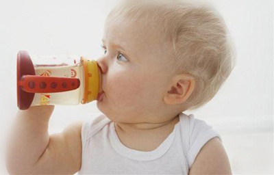 “一边喂奶，一边崩溃”，母乳喂养这三道关，你过了吗？