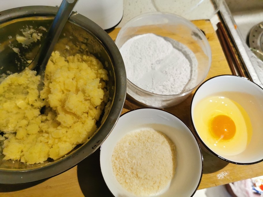 土豆丸子怎么炸不会散,土豆丸子怎么做不会变黑