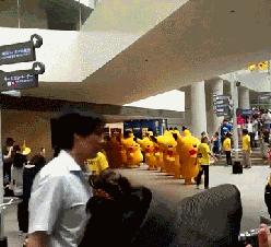 开心一刻gif搞笑动图,搞笑gif段子看起来能量满满