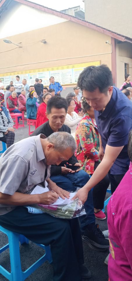 这板眼也太长了！南充嘉陵的西兴又创新了这个动作来做群众工作…