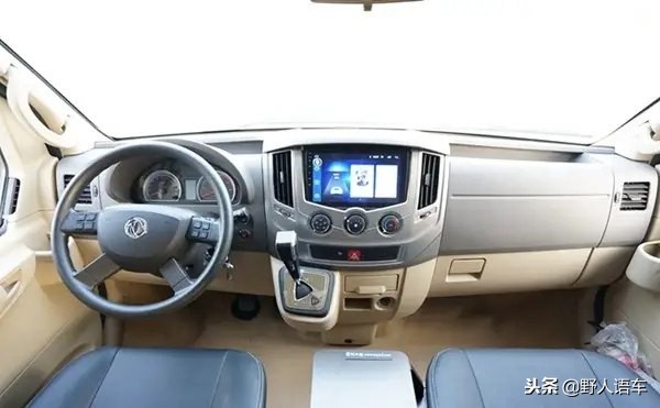 一种车型两种布局同样的平民价御风长轴房车顺侣，给你全新体验