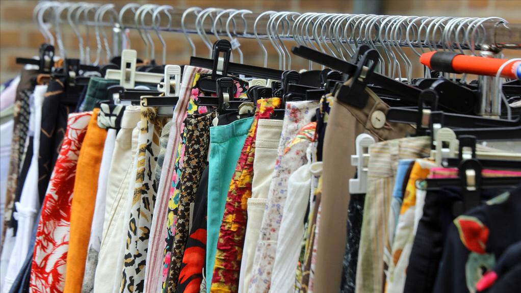 网购的衣服会不会是别人穿过的,网购衣服常见的质量问题