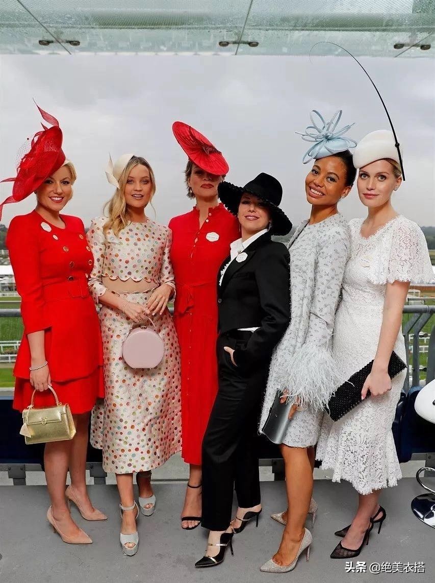 讲解连衣裙的穿搭,连衣裙怎样穿才显得更高级呢