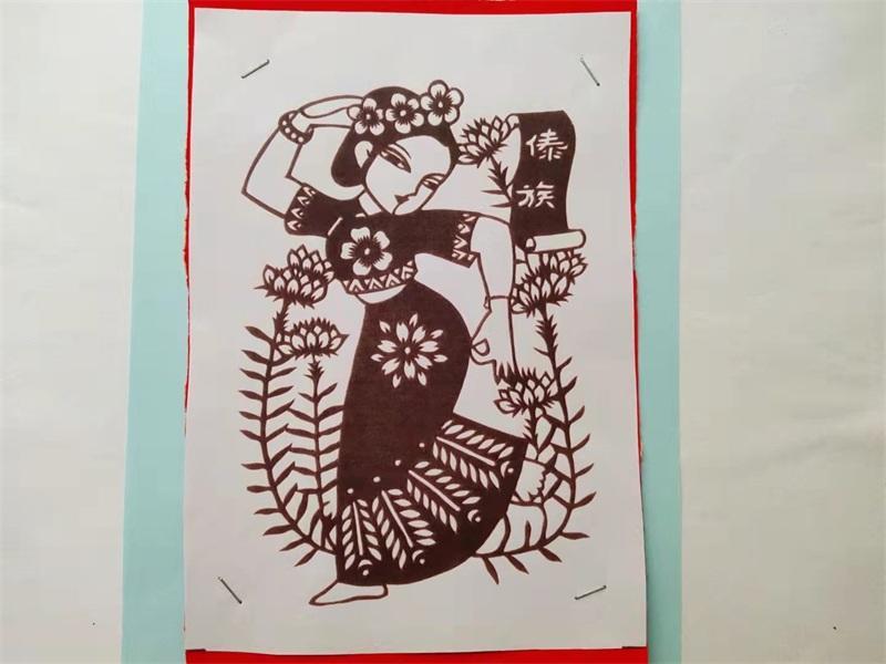 傣族传统剪纸图片,傣族服饰剪纸做法