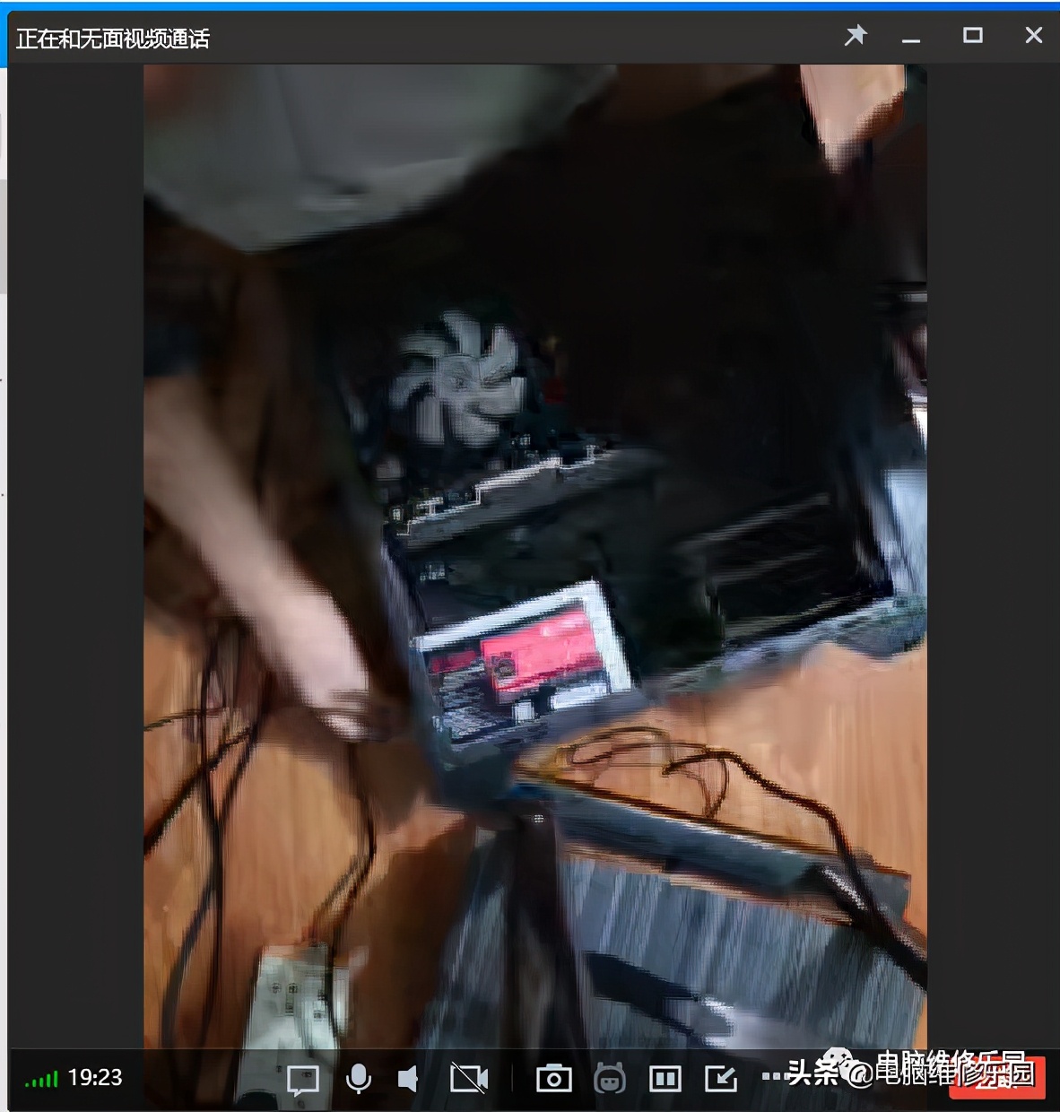 电源键按了以后闪一下，然后反复如此不亮机的故障排除案例