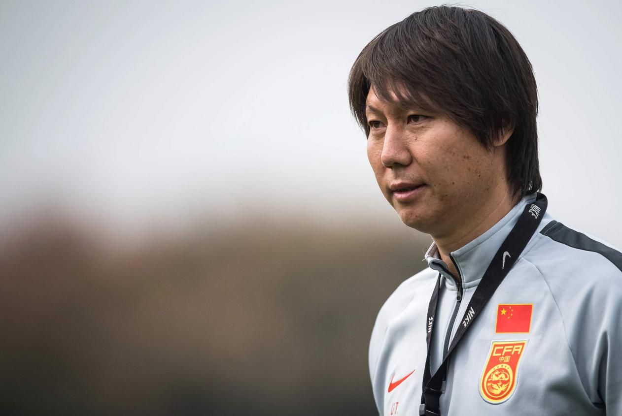 想要换掉李铁！谁给你的勇气写这样的文章，你不配当中国球迷