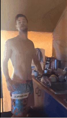 美队复联4雷神之锤,复联4美队背头