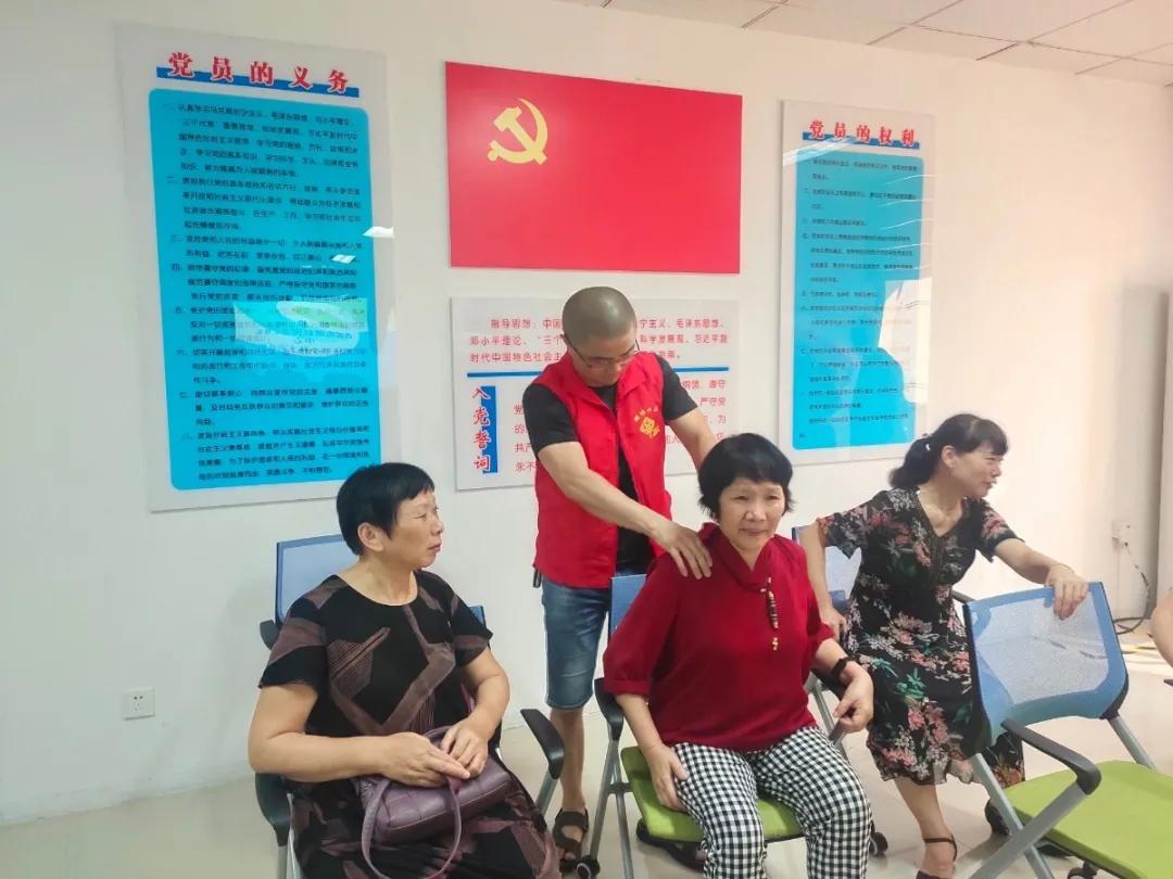 园博社区开展“颈椎病预防与治疗”健康知识讲座