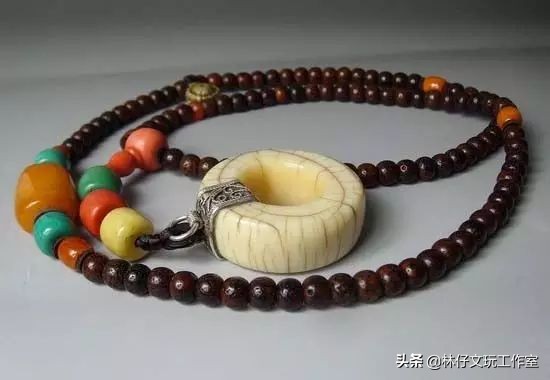 星月菩提手串玩着粘手是怎么回事,星月菩提手串有点粘手是怎么回事