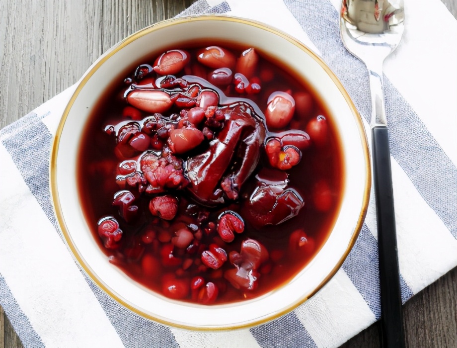 坚持吃五谷粥祛湿养胃,熬粥适合喝的五谷杂粮