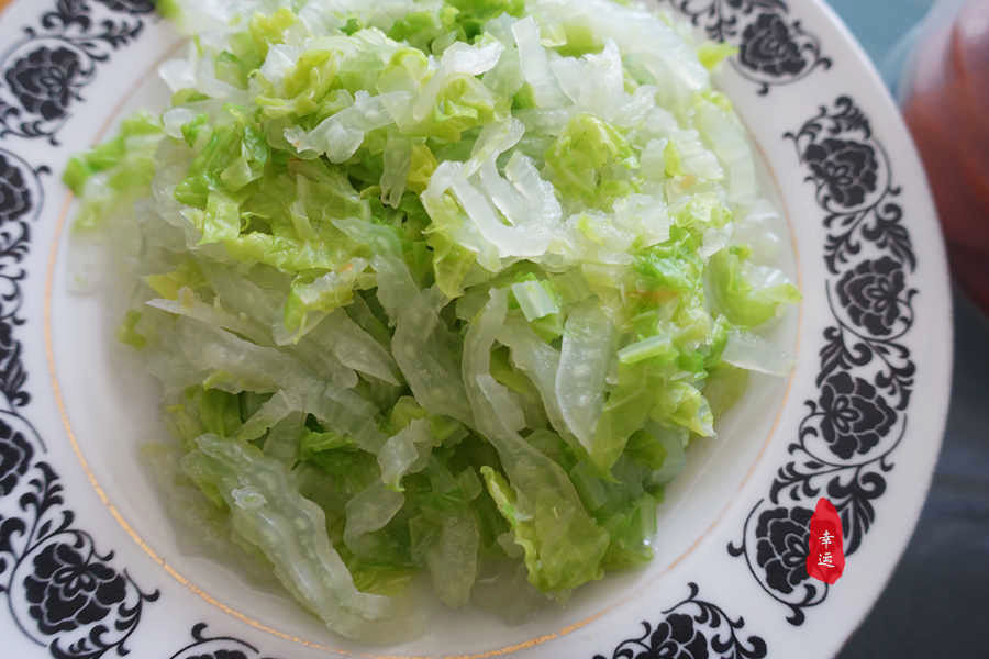 老两口三天的正午饭，荤素合理搭配，吃着顺口不觉单调