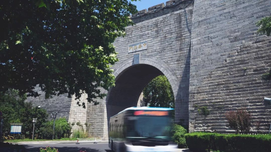 南京历史感沉重的古都,烟水南京