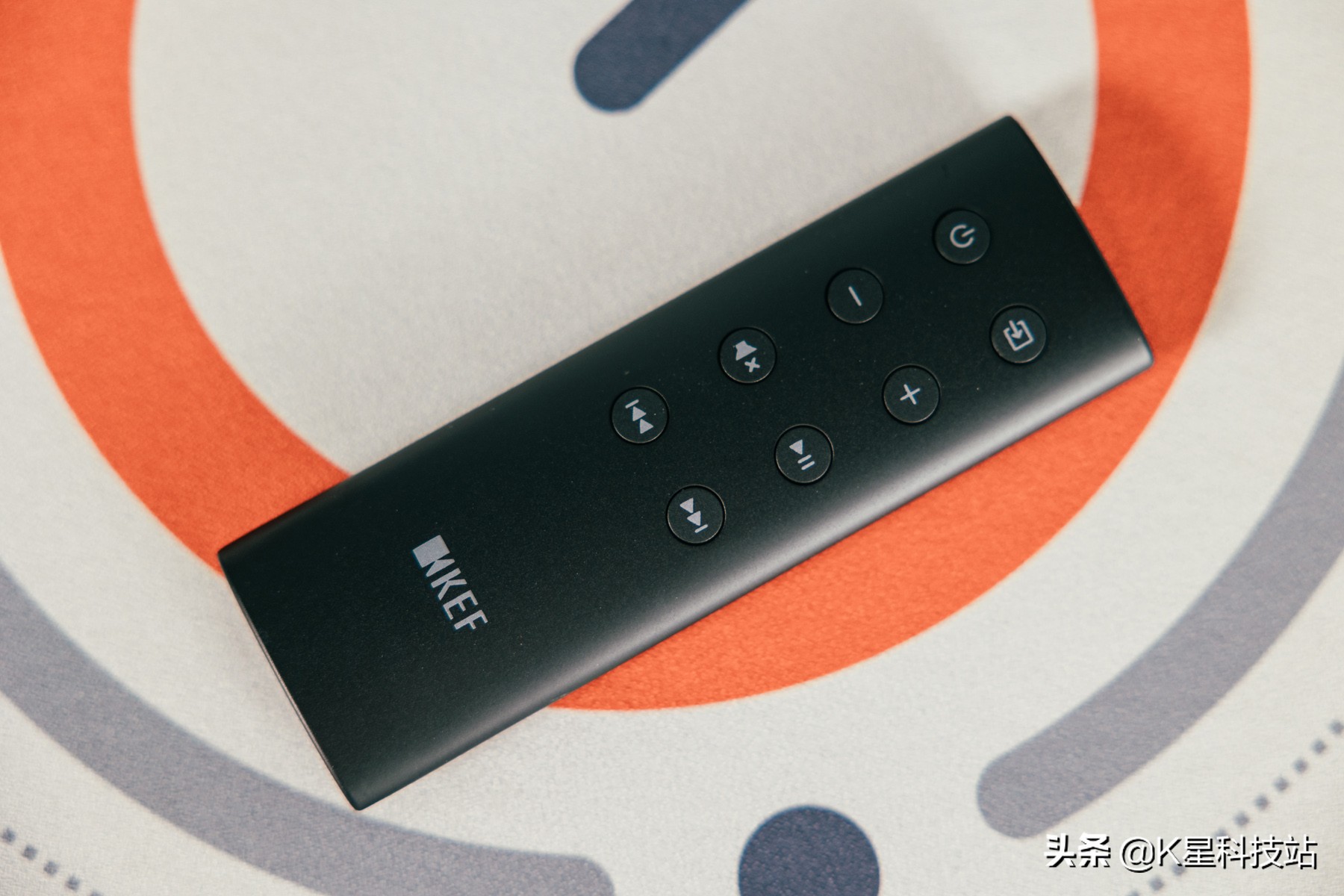 花2K为工作室准备了造型奇特的蛋，KEFEGGDUO有源桌面音箱值吗？