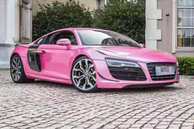 路边看见奥迪r8真帅,路人看到奥迪r8