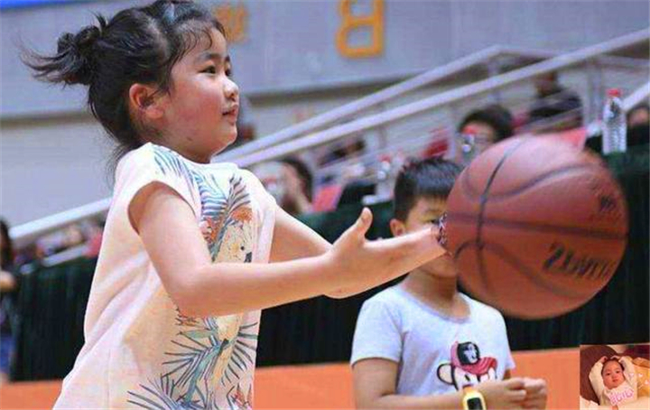 姚明女儿11岁身高超过1米7,姚明的女儿打篮球有多厉害