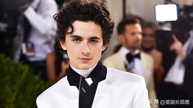 卡戴珊化身摄魂怪、碧梨赛白雪公主...今年METGALA妖魔鬼怪再出洞