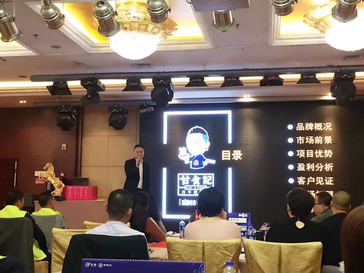 一个30几平小店一天卖多少碗粉,粉面馆一天卖多少才能年收入30万