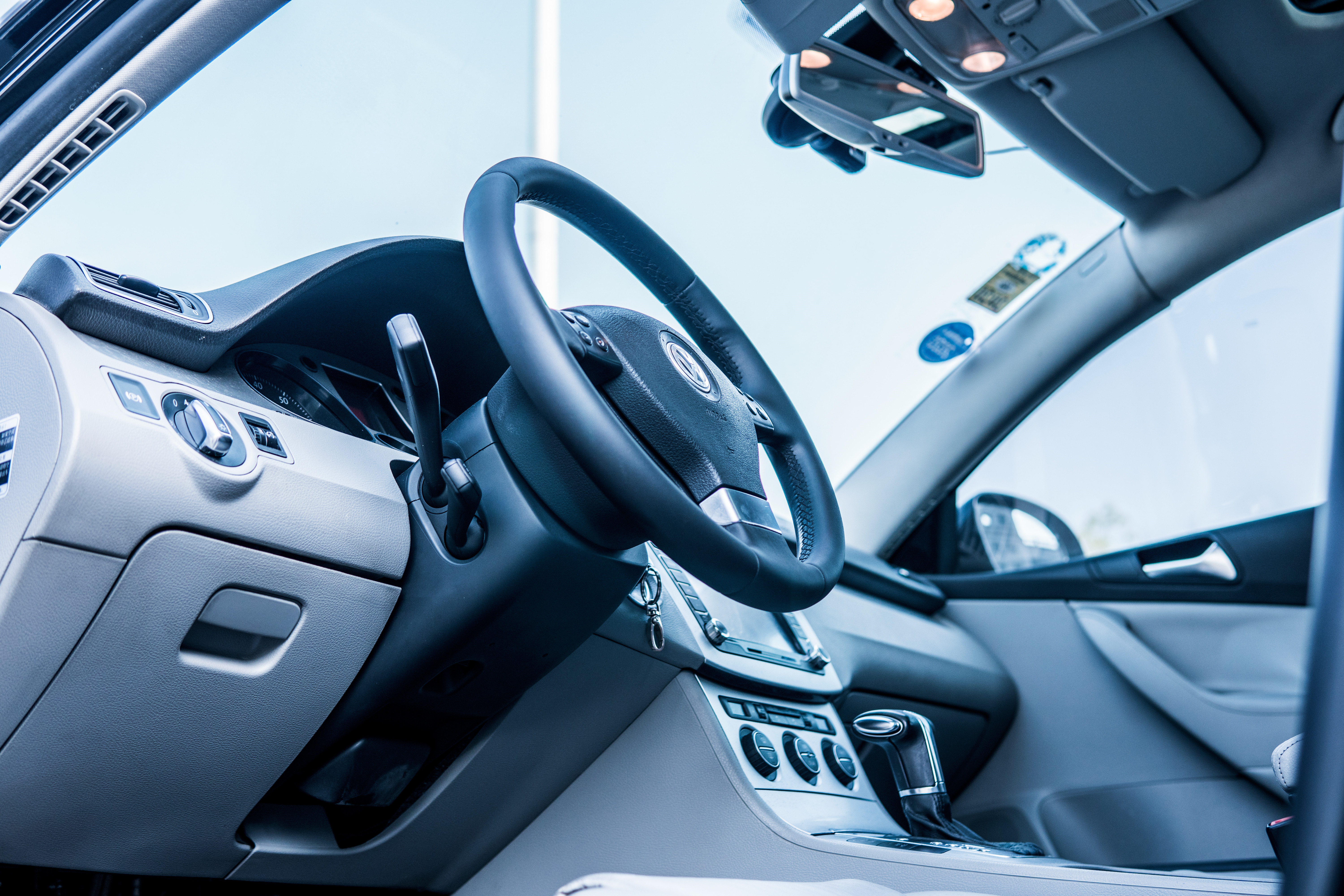 开着曾经的最美大众探寻废弃城堡，如今B6迈腾还值得购买吗？