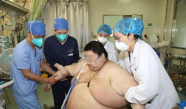 胖到无法呼吸，疫情期间体重狂长200斤，医生说减肥只有一个办法