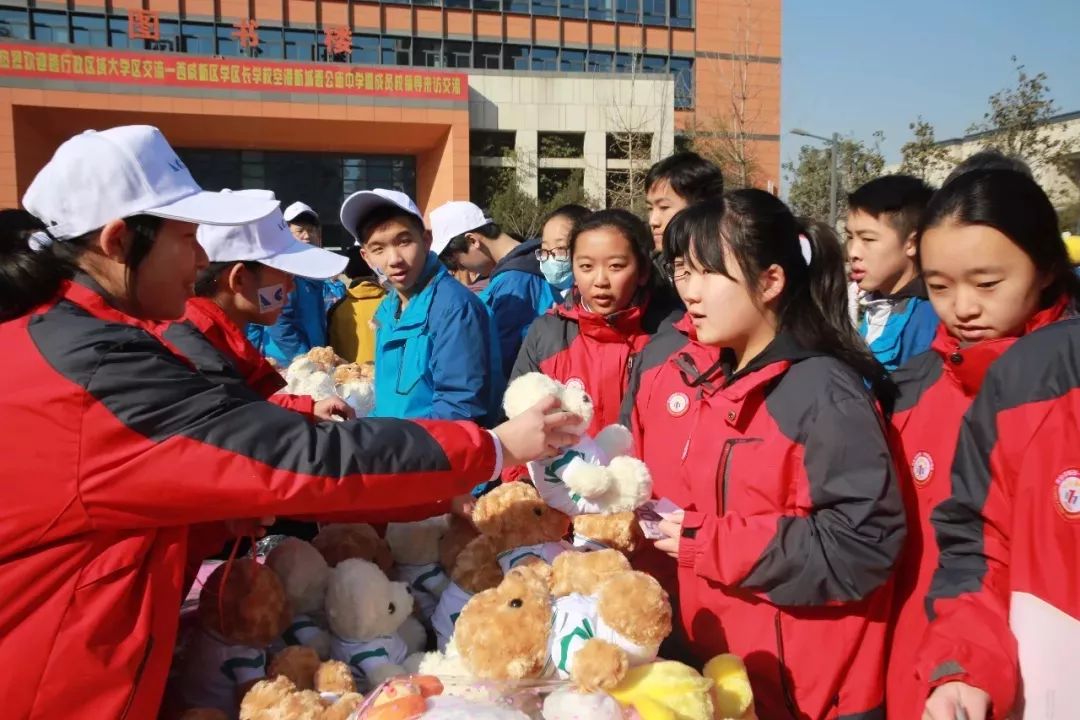 高新一中走出的“北大学长”郑方一，央视主持彰显五四青年风采！
