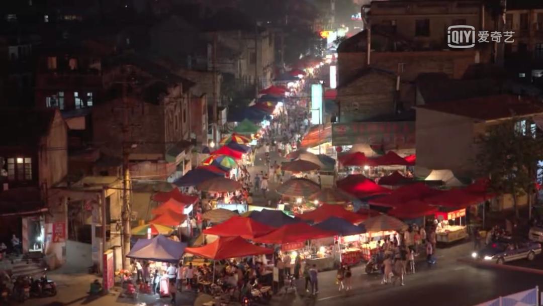 夜市摆摊日入9000元真能做到吗,夜市摆摊老板一天能挣多少钱