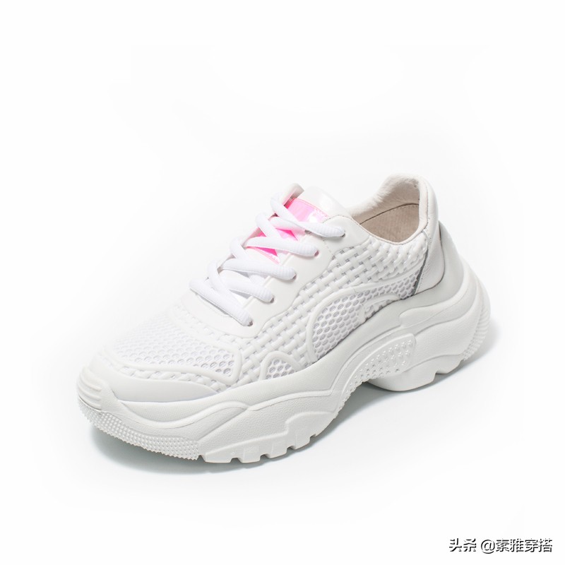 今年流行小白鞋青春有活力百搭,小白鞋清新又养眼演绎时尚活力
