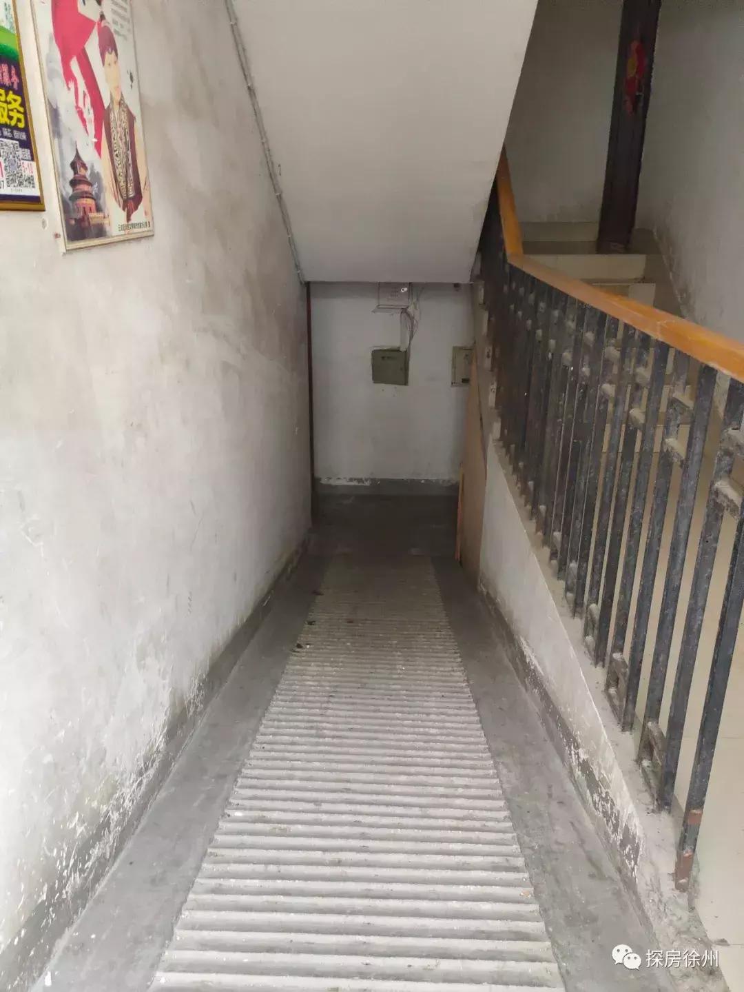 这个小区有点酷！门面全靠保安大爷撑起来，实探后竟发现...