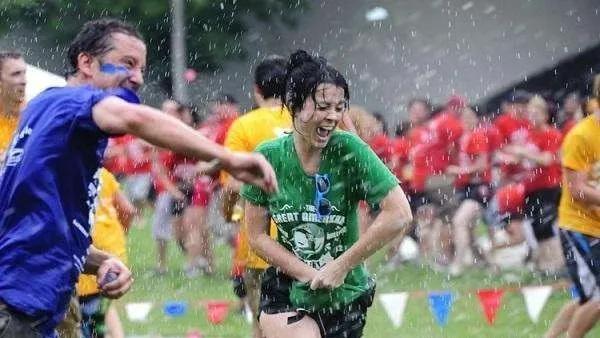 揽翠湖首届草坪文化节!水球大战各种网红游戏等你来