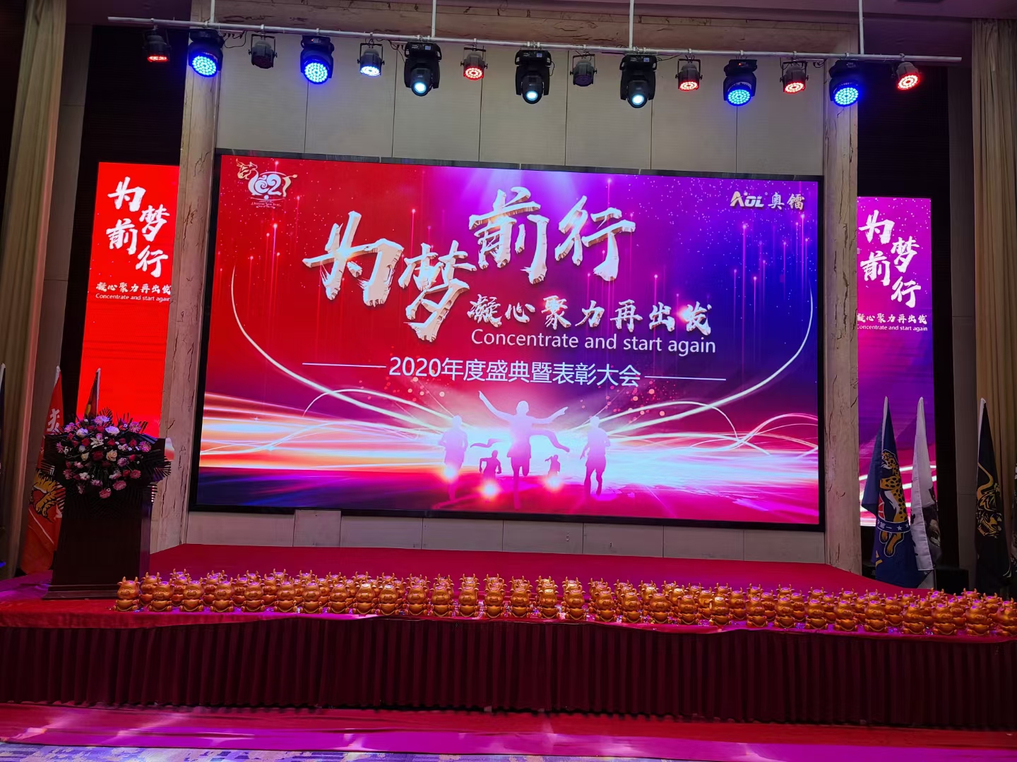 85后小伙卖衣服,山东小伙卖给外国人服装