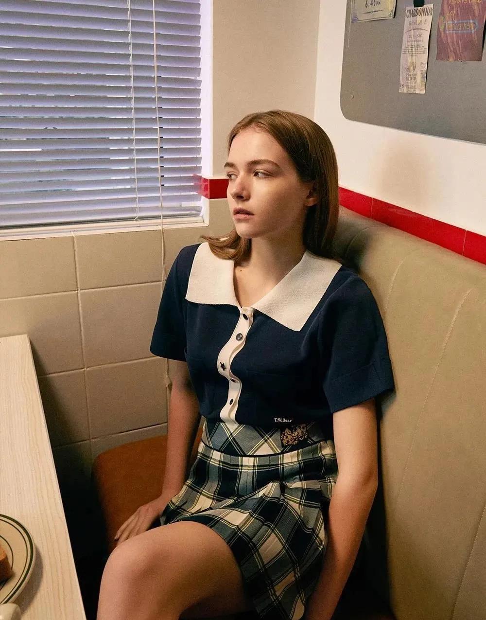 超减龄穿搭法则被杨超越狠狠拿捏,杨超越水手服穿搭