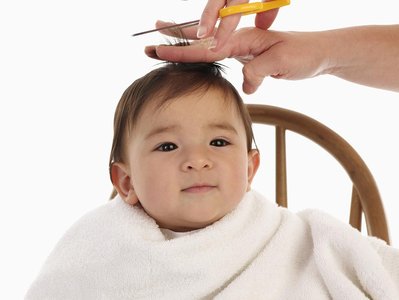 宝宝不肯理发是什么心理,宝宝不肯剃头可怎么办呢