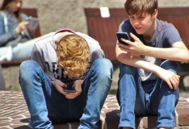 孩子总是夸大事实,孩子总爱在家长面前吹捧自己