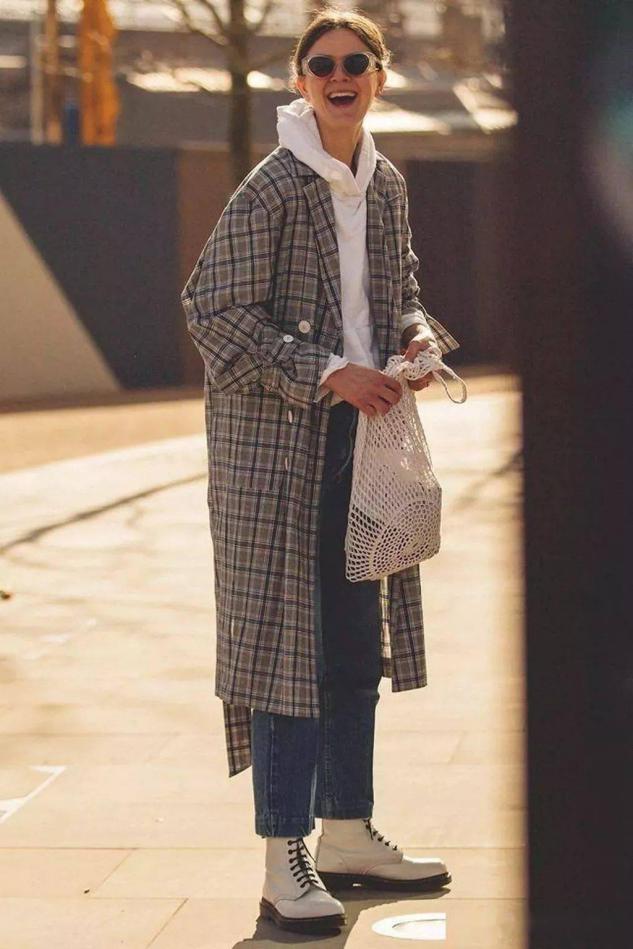 搭配短靴显瘦的又时髦的裤子,秋冬短靴配裙子轻松显气质