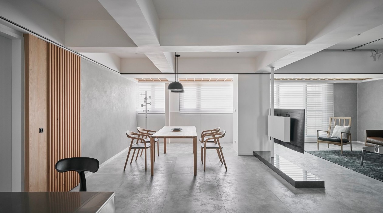 200㎡简约水泥系楼中楼，掇拾30年老宅融洽光景！原木家具