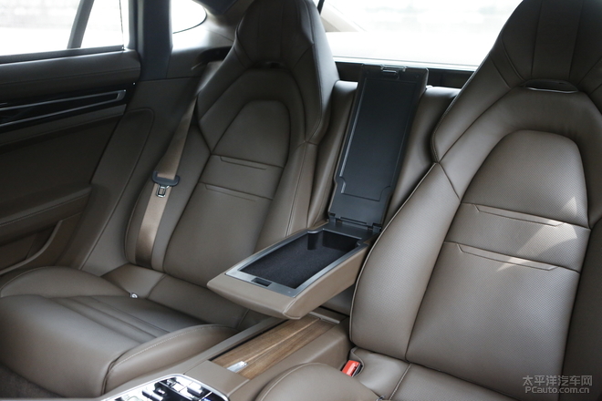 保时捷panamera混动深度测试 (全新保时捷panamera4s 2.9t试驾感受)