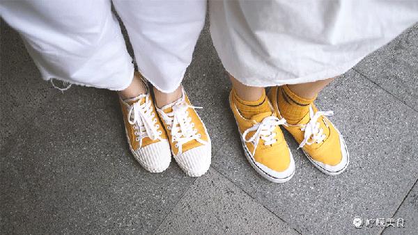 姐妹一夜暴富喝奶茶,富婆喝奶茶