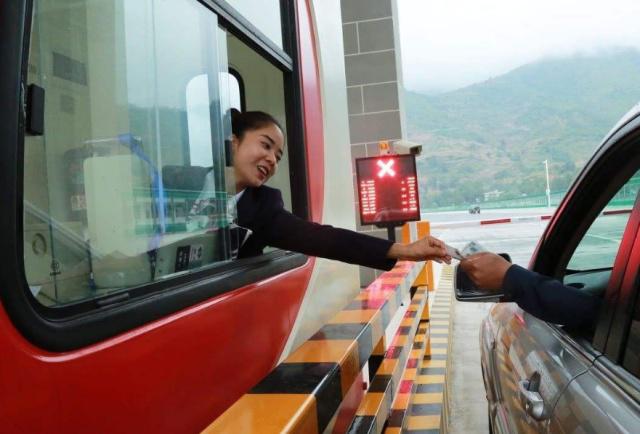 大货车停车场靠什么赚钱,货车免费停车场怎么赚钱