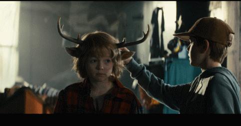 触及各种禁忌点的邪典之作被改编成了电影，一开播就大获好评