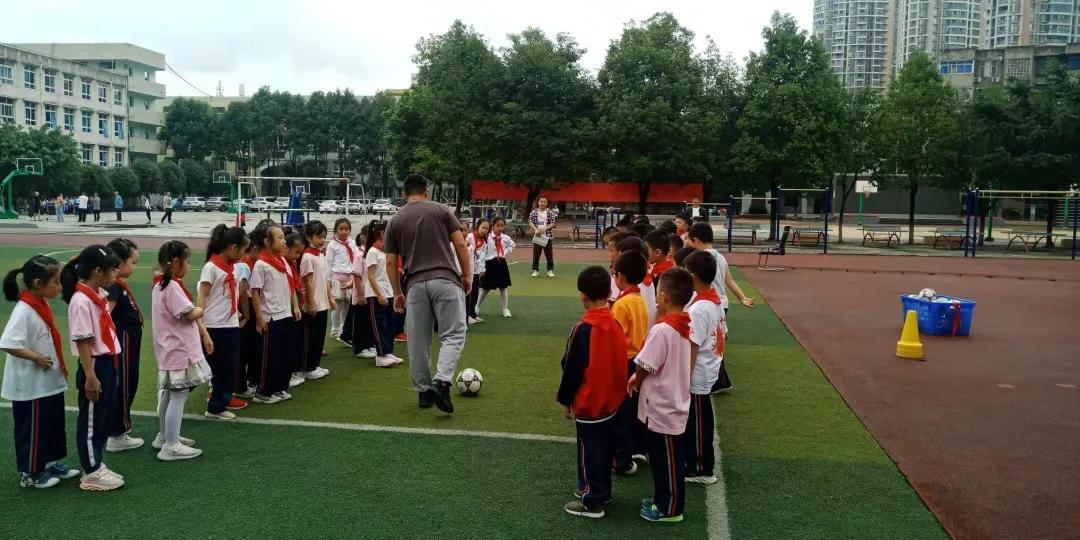 龙泉驿区实验小学：学科专家指方向学科视导助成长