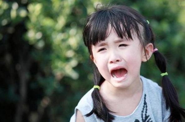 7岁女孩一到周末就“肚子疼”，送医检查后，医生：都怪孩子父母