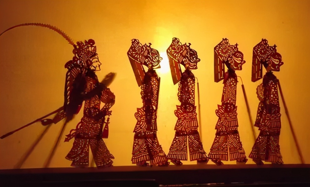 牛年扭蛋机、5折买明星同款、年味美食买一赠一，新春焕新颜