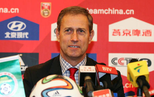 国足1比5泰国足球之夜,国足1-1泰国赛后