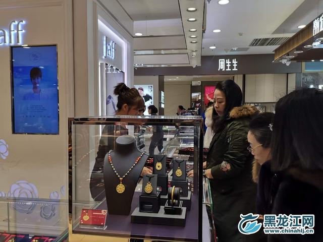 大小金猪金饰销售,猪年金饰火爆