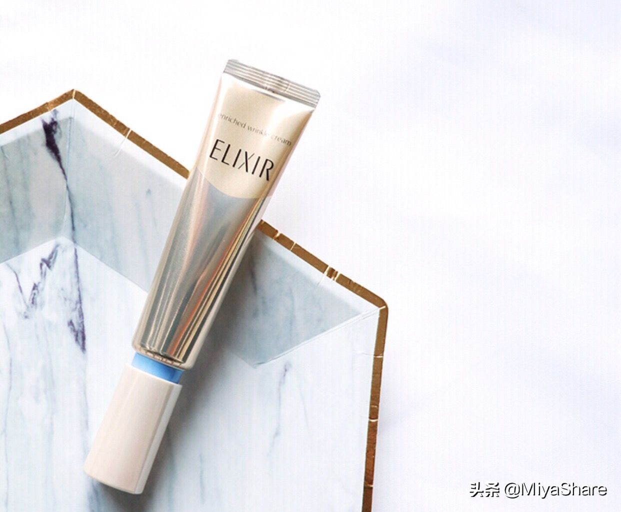 眼霜小棕瓶和兰蔻,用了怡丽丝尔眼霜眼纹更明显