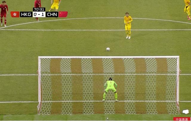 2-0！中国足球终于赢了，结束6场不胜尴尬，送对手东亚杯9连败